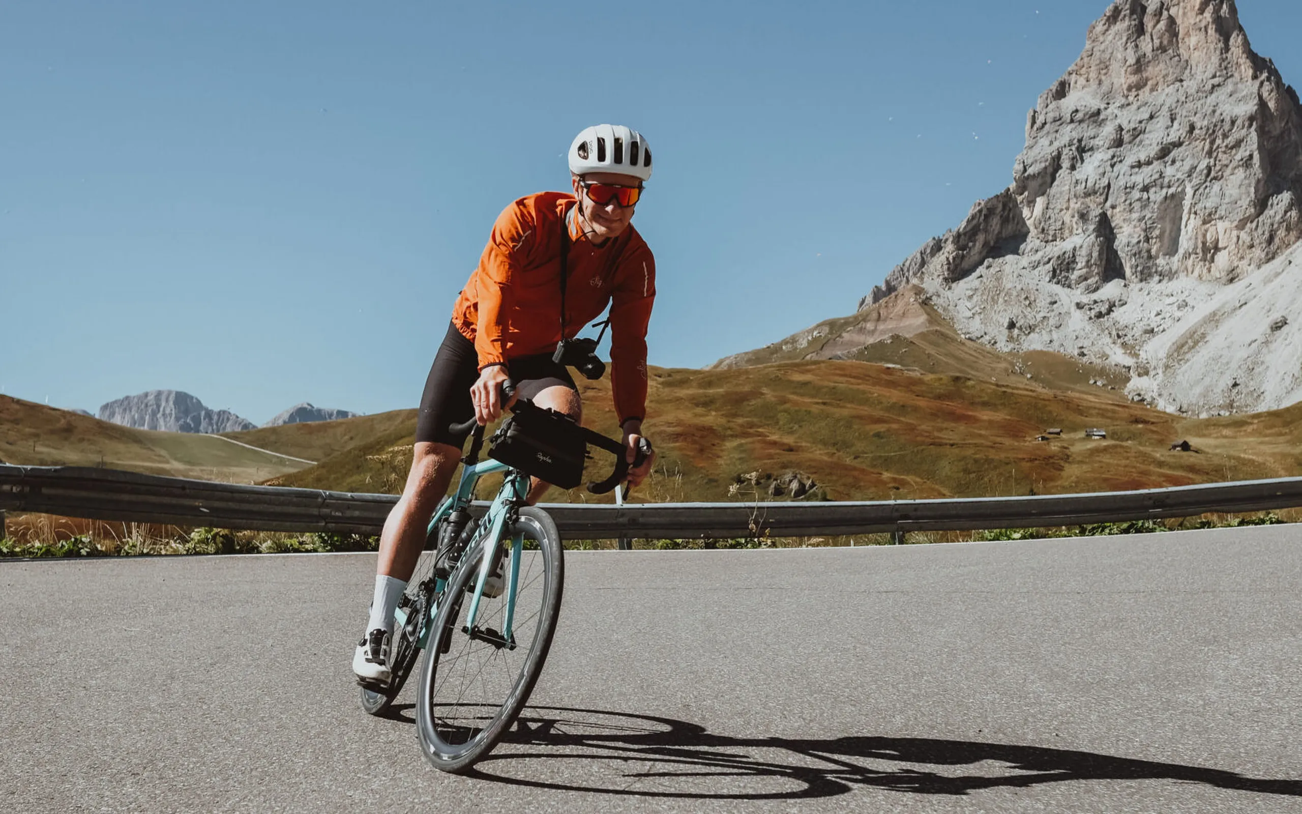 Road cylcing - Aljia copyright